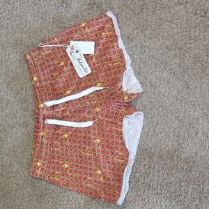 Original Islandia Women's Red Patterned Shorts